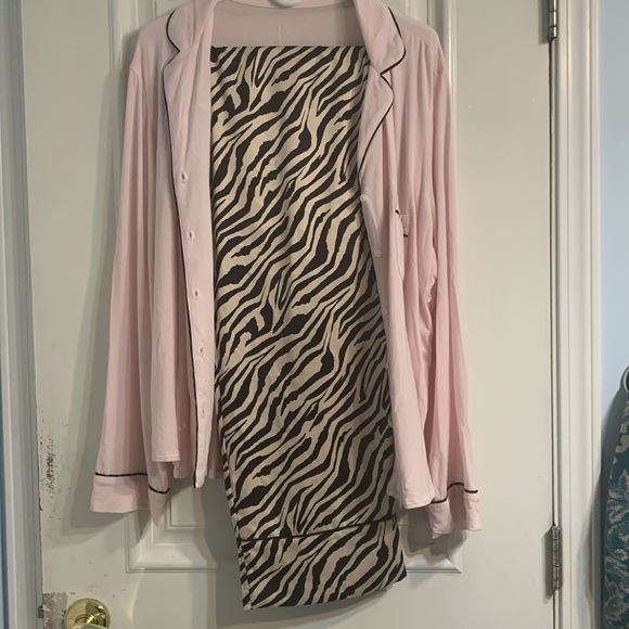 Victoria’s Secret Pyjamas - Picture 8 of 12